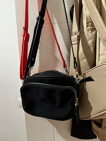 Beden Stradivarius kumaş çapraz askılı çanta
