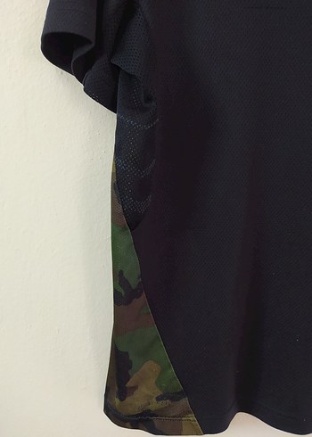 Nike ORJİNAL Nike kamuflaj desenli tişört