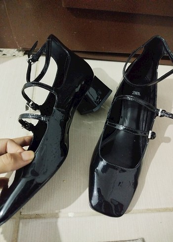 Zara Siyah Rugan Tokalı Blok Topuk Kadın Ayakkabı