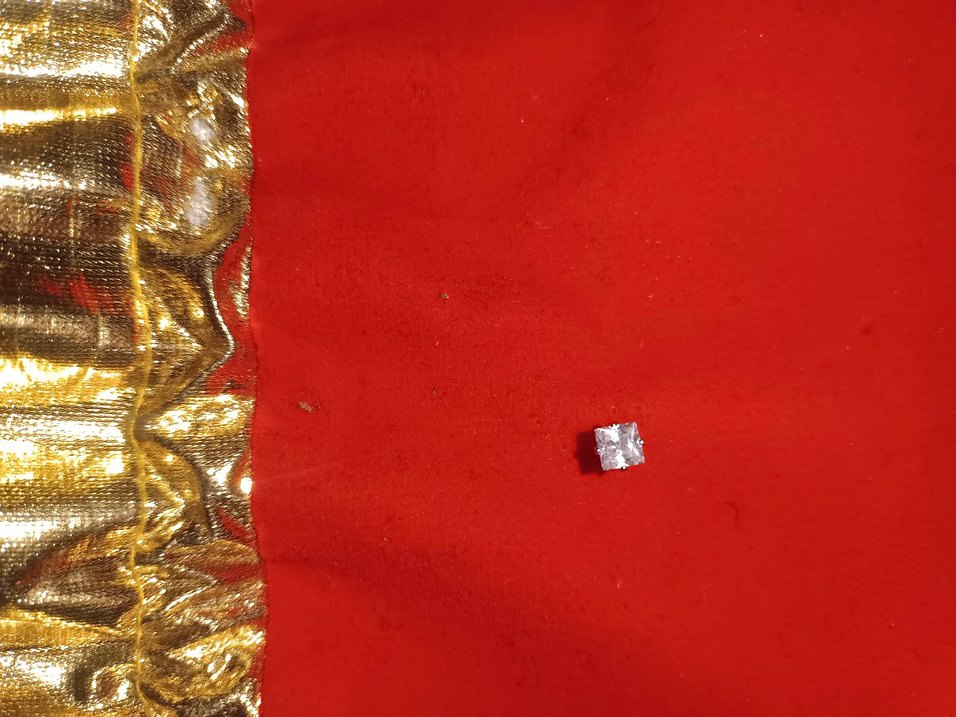 Kırmızı İşlemeli Payetli Minimalist Küpe özel taşlı çelik küpe - Görsel 3