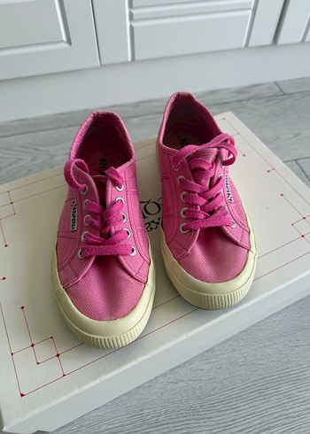 36 numara pembe Superga