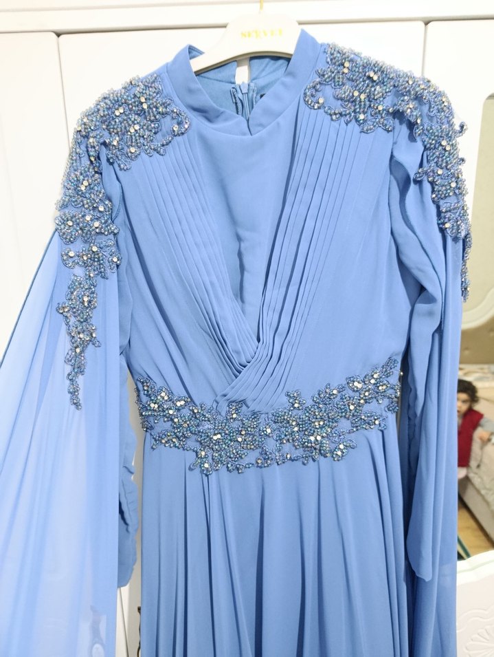 Uzun Kollu Mavi İşlemeli Abiye Elbise - Görsel 2