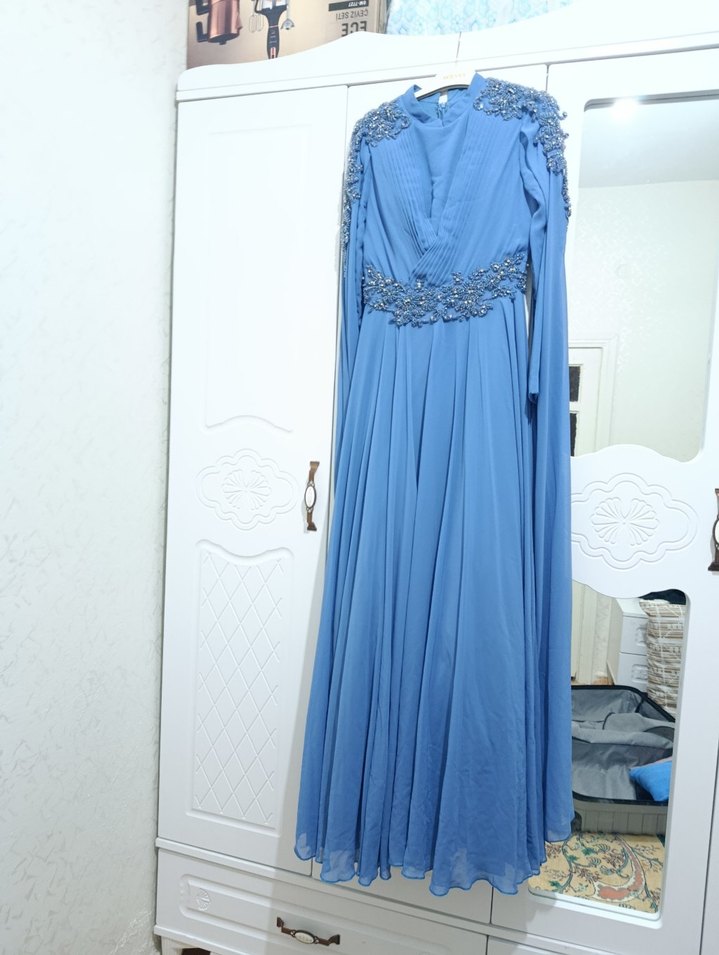 Uzun Kollu Mavi İşlemeli Abiye Elbise - Görsel 4