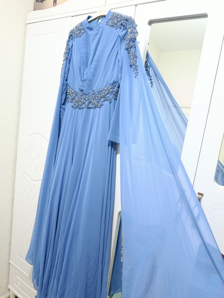 Uzun Kollu Mavi İşlemeli Abiye Elbise - Görsel 3