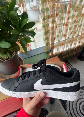 Siyah Beyaz Nike Spor Ayakkabı - Görsel 2