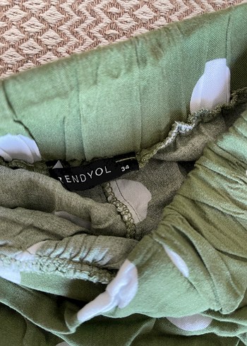 Yeşil Puantiyeli Uzun Volanlı Etek - Görsel 3