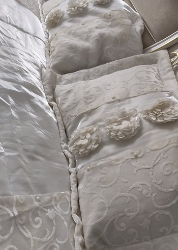 Nakışlı krem Yatak Örtüsü - Görsel 3