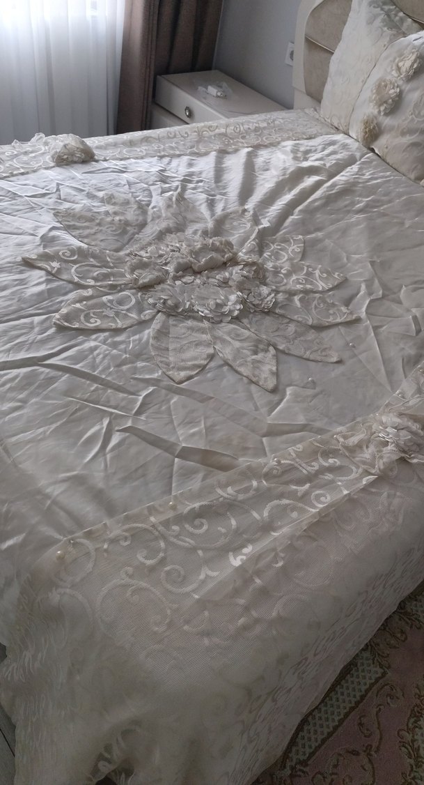 Nakışlı krem Yatak Örtüsü - Görsel 2
