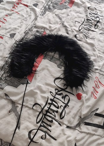 Siyah Kürk Detaylı Gotik Boyunluk - Görsel 2