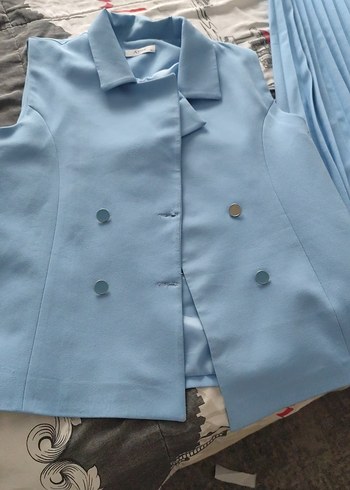 Mavi Pilili Mini Kadın Takım ceketin kemeri de vardır - Görsel 2