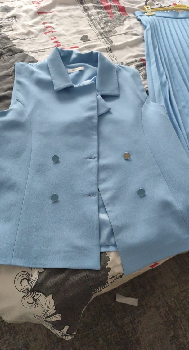 Mavi Pilili Mini Kadın Takım ceketin kemeri de vardır - Görsel 2