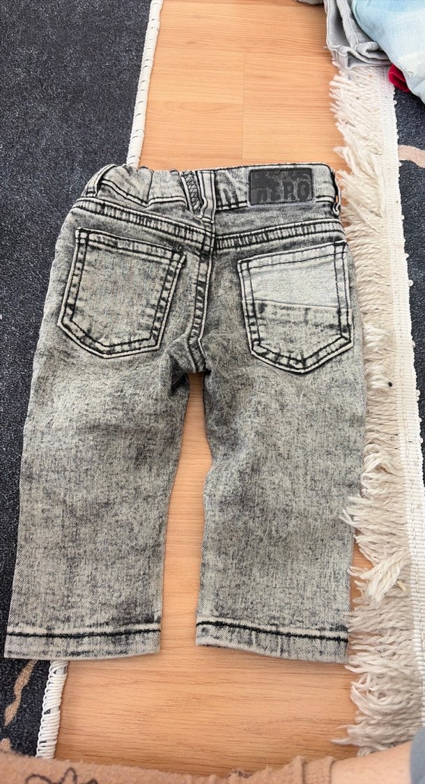 Erkek Çocuk Gri Batik Desenli Kemerli Kot Pantolon - Görsel 2