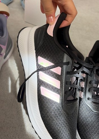 Pembe Şeritli Siyah Spor Ayakkabı - Görsel 2