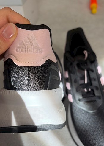 Pembe Şeritli Siyah Spor Ayakkabı - Görsel 3