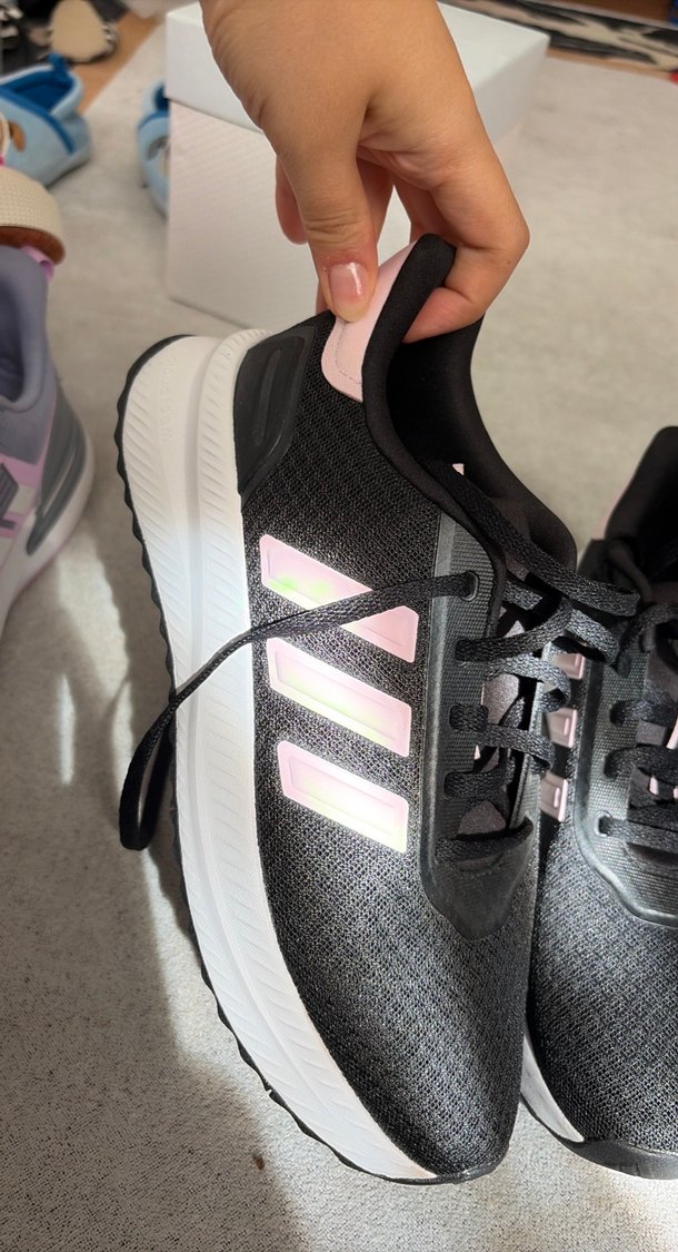 Pembe Şeritli Siyah Spor Ayakkabı - Görsel 2