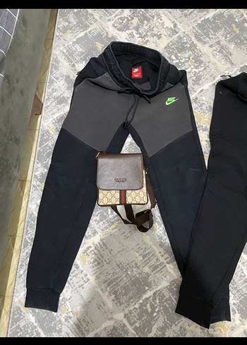 Nike Siyah Bel Detaylı Kadın Eşofman Altı Çanta hediyeli.