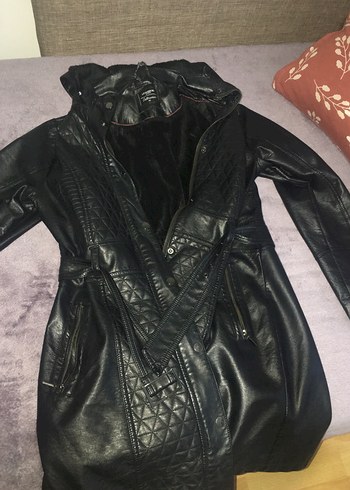 Siyah Deri Kemerli Gotik Kadın Ceketi
