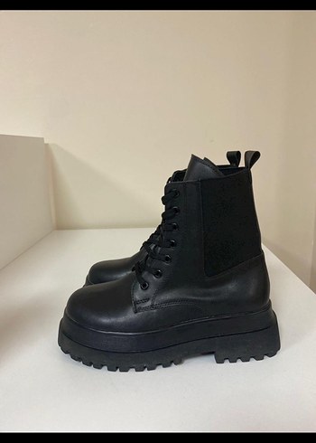 Zara Siyah Deri Platform Topuklu Punk Botlar