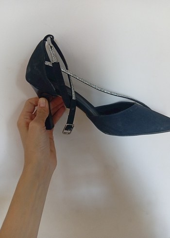 Siyah Parlak Taşlı İnce Topuklu Kadın Ayakkabı - Görsel 2