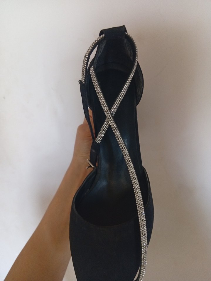 Siyah Parlak Taşlı İnce Topuklu Kadın Ayakkabı - Görsel 3