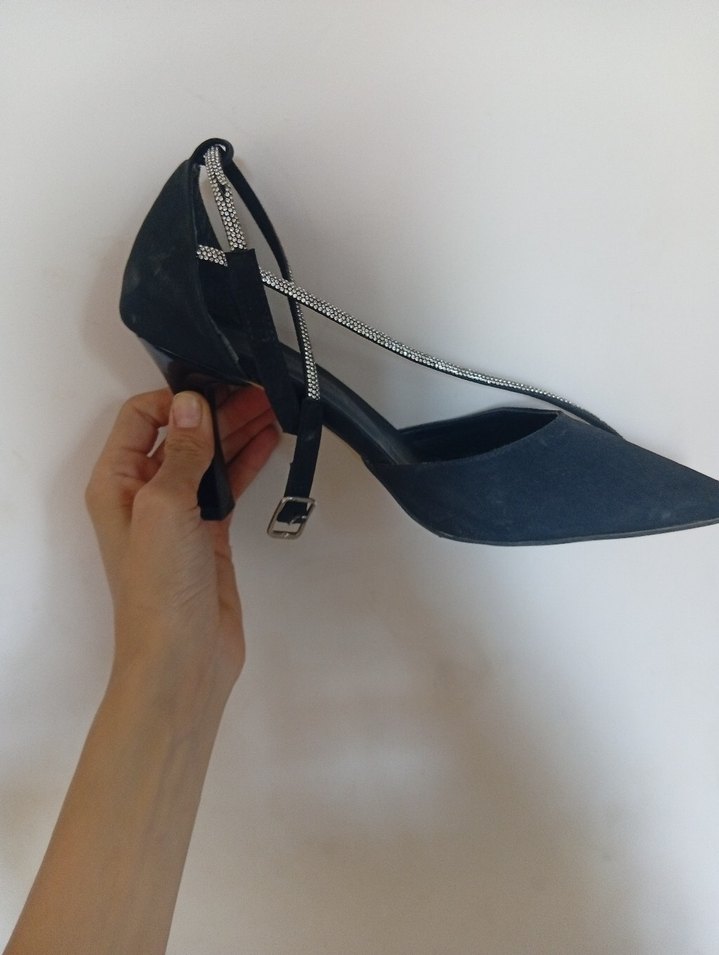 Siyah Parlak Taşlı İnce Topuklu Kadın Ayakkabı - Görsel 2