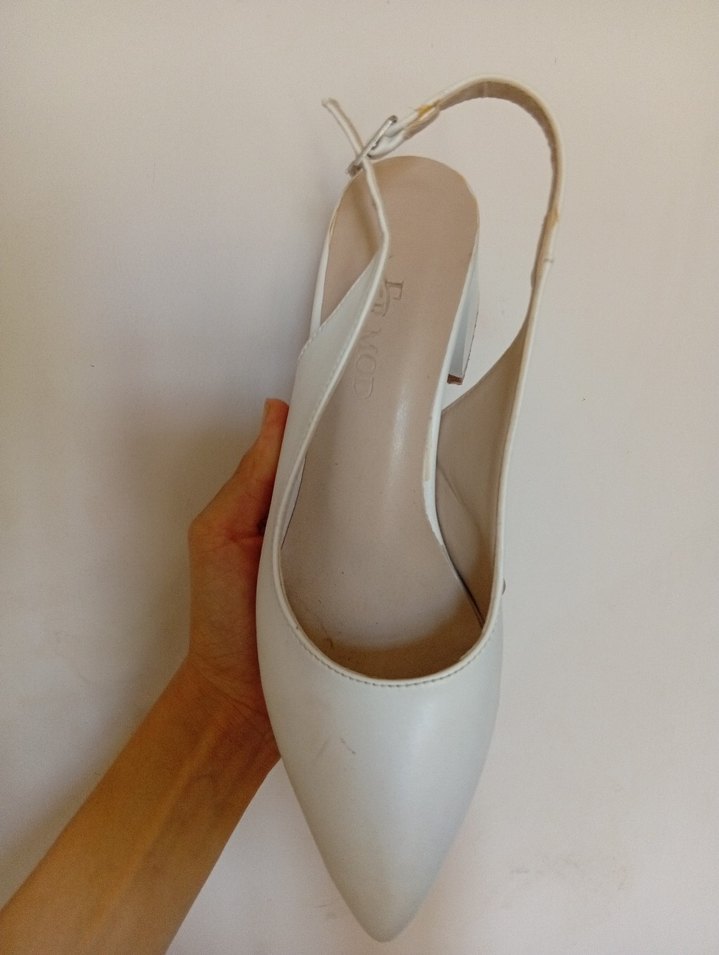 Beyaz Tokalı Blok Topuklu Kadın Ayakkabı - Görsel 2