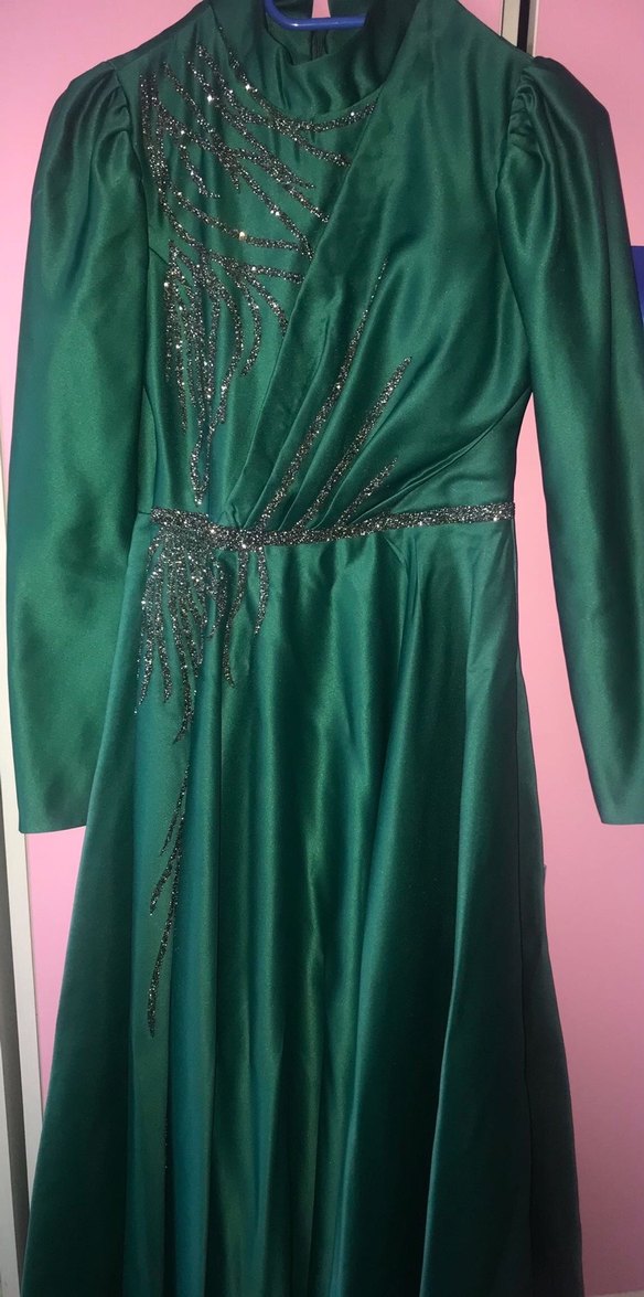 Yeşil İşlemeli Drapeli Uzun Abiye Elbise - Görsel 2