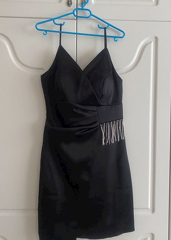 Siyah V Yaka Kemerli Mini Kalem Elbise - Görsel 2