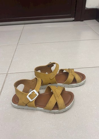 Polaris Beyaz Tokalı Kız Çocuk Sandalet