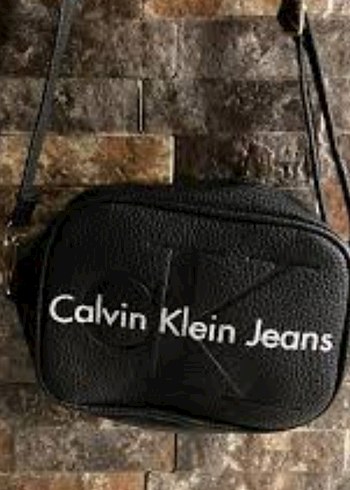 Calvin Klein Siyah Deri Kadın Çapraz Çanta