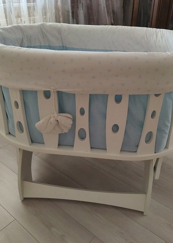 Beyaz Pastel Bebek Beşiği