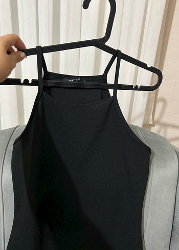 Beden Siyah kenarları beyaz asimetrik elbise