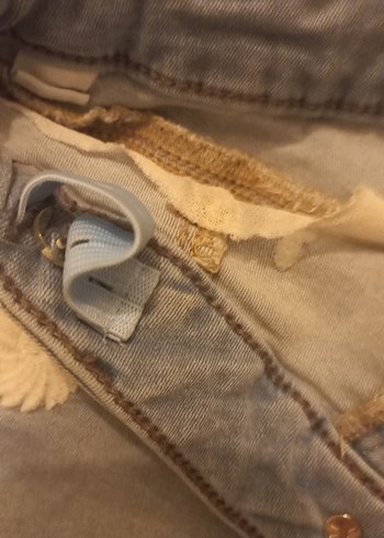 Nakışlı Kot Şort - Görsel 4