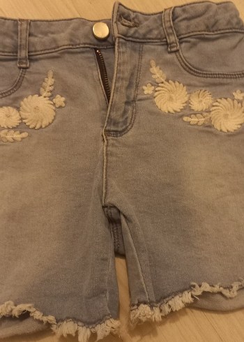 Nakışlı Kot Şort - Görsel 2