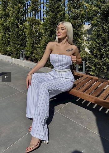 Beyaz Çizgili Straplez Kemerli Tulum