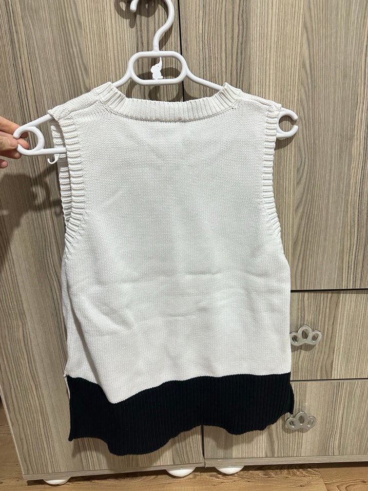 Beyaz Örgü Kolsuz Kadın Süveter - Görsel 2