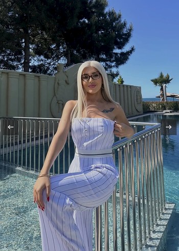 Beyaz Çizgili Straplez Kadın Tulum - Görsel 3