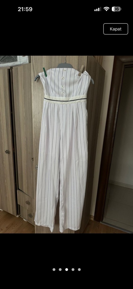 Beyaz Çizgili Straplez Kadın Tulum - Görsel 2