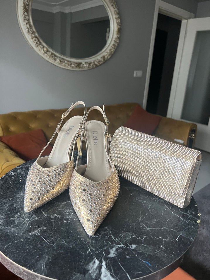 Altın Renkli Pullu Stiletto Abiye Ayakkabı çantası ile birlikte - Görsel 3