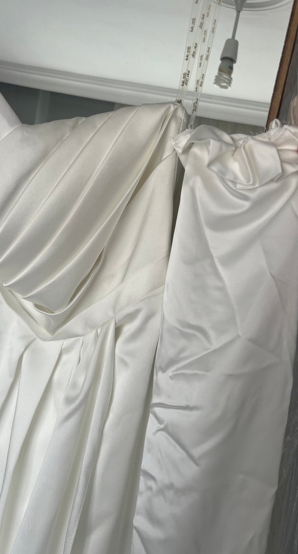 Uzun Kollu  sırtı ipli belden kuyruklu Beyaz nikah elbisesi - Görsel 2