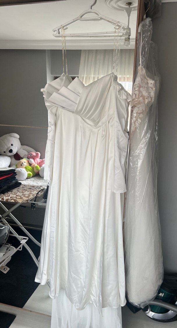 Uzun Kollu  sırtı ipli belden kuyruklu Beyaz nikah elbisesi - Görsel 4