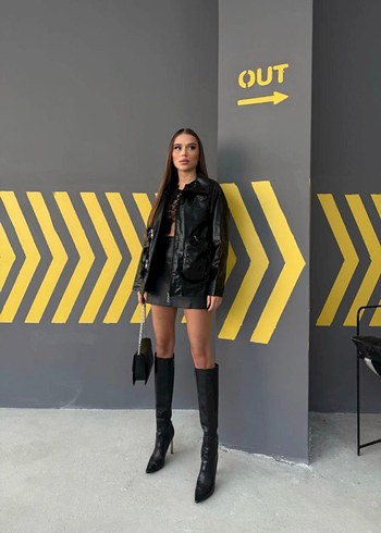 Prada Kadın Siyah Deri Kemerli Kısa Ceket