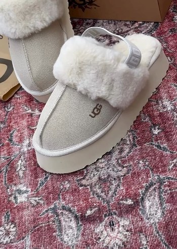 UGG Beyaz Kürklü Kadın Terlik