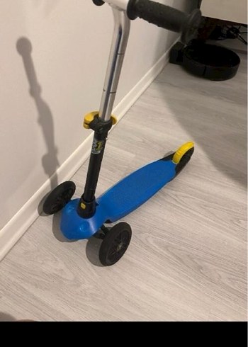 Mavi Çocuk Scooter'ı