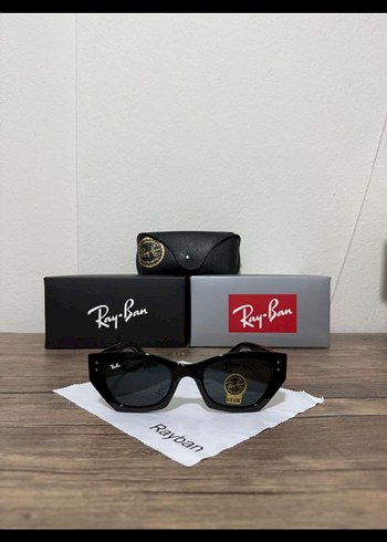 Ray Ban