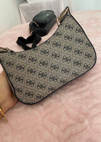 Guess GUESS Baskılı Kahverengi Kadın Omuz Çantası