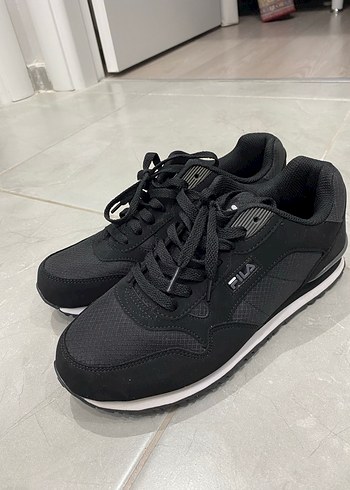 41 Beden Fila Siyah Bağcıklı Erkek Spor Ayakkabı