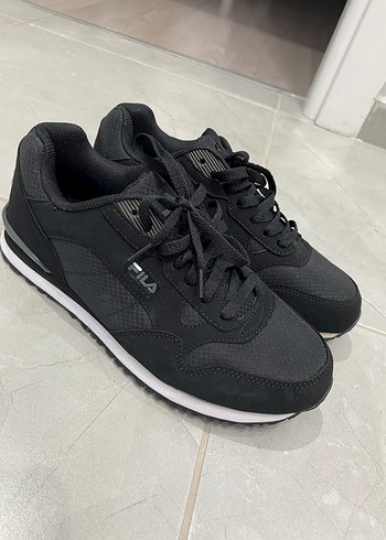 Fila Siyah Bağcıklı Erkek Spor Ayakkabı