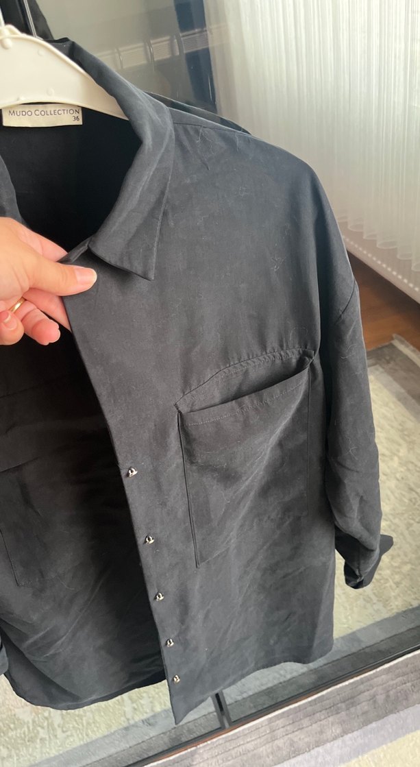 Düğmeli Siyah Keten Kadın Gömlek - Görsel 3