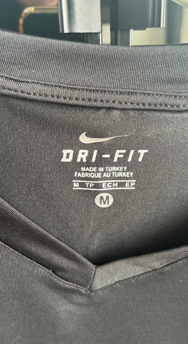 Nike Siyah V Yaka Kısa Kollu Spor Tişört - Görsel 2